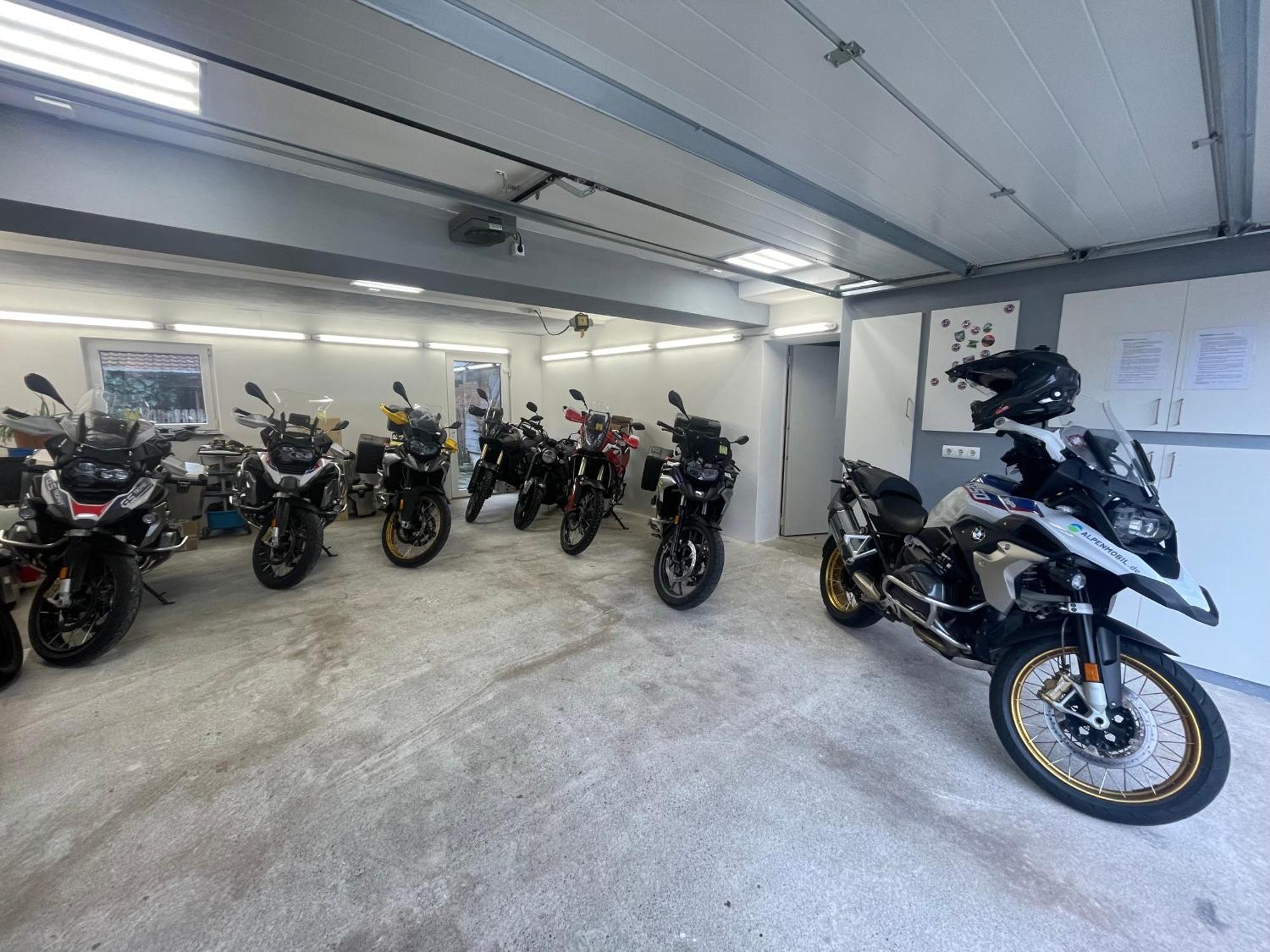 Alpen-Hostel - Apartment Talstation Mit Motorradvermietung ميمنغن المظهر الخارجي الصورة